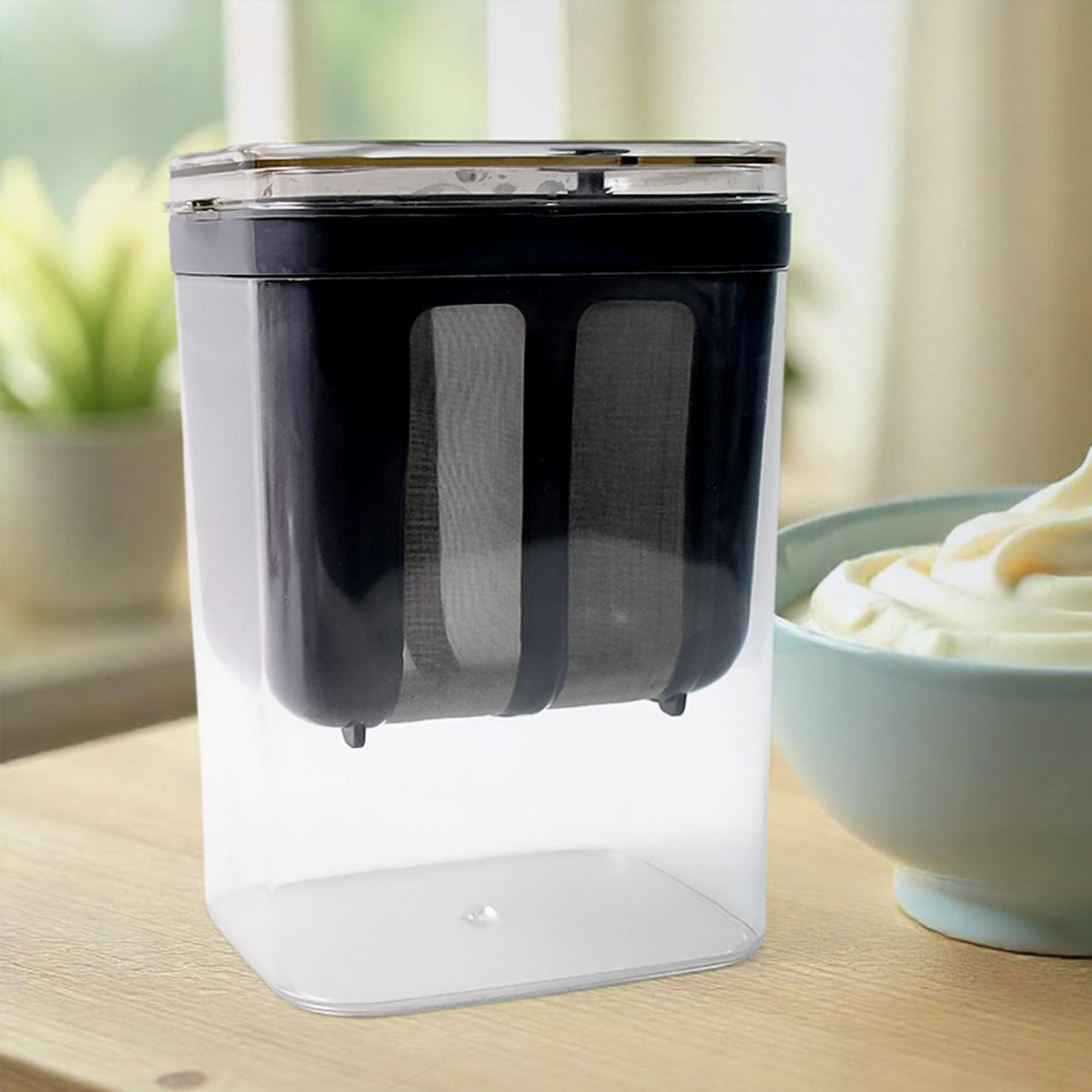 Yogurt strainer with transparent base for easy monitoring of strained yogurt Main image