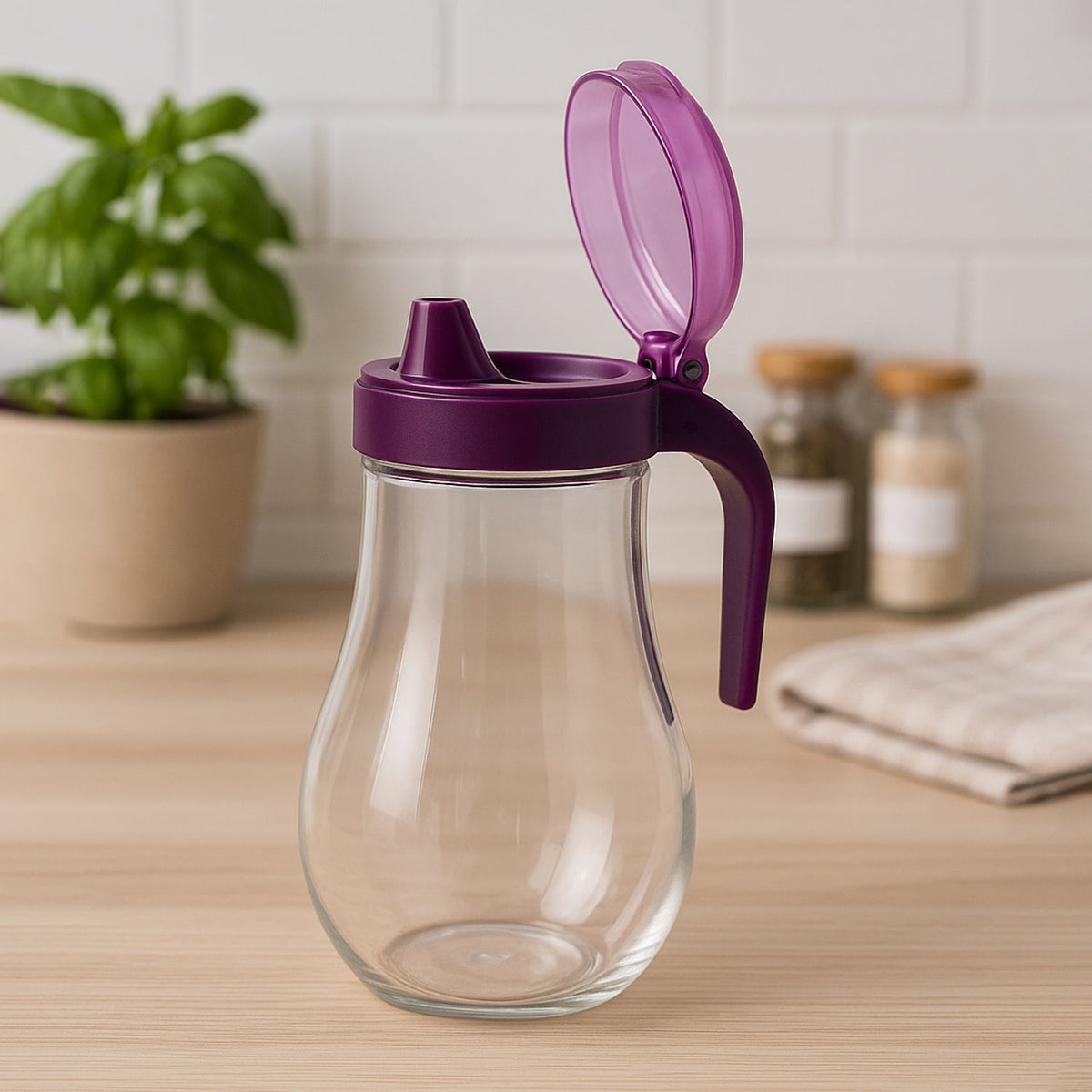 Oil and juice pourer bottle with leakproof cap and ergonomic handle Main image
