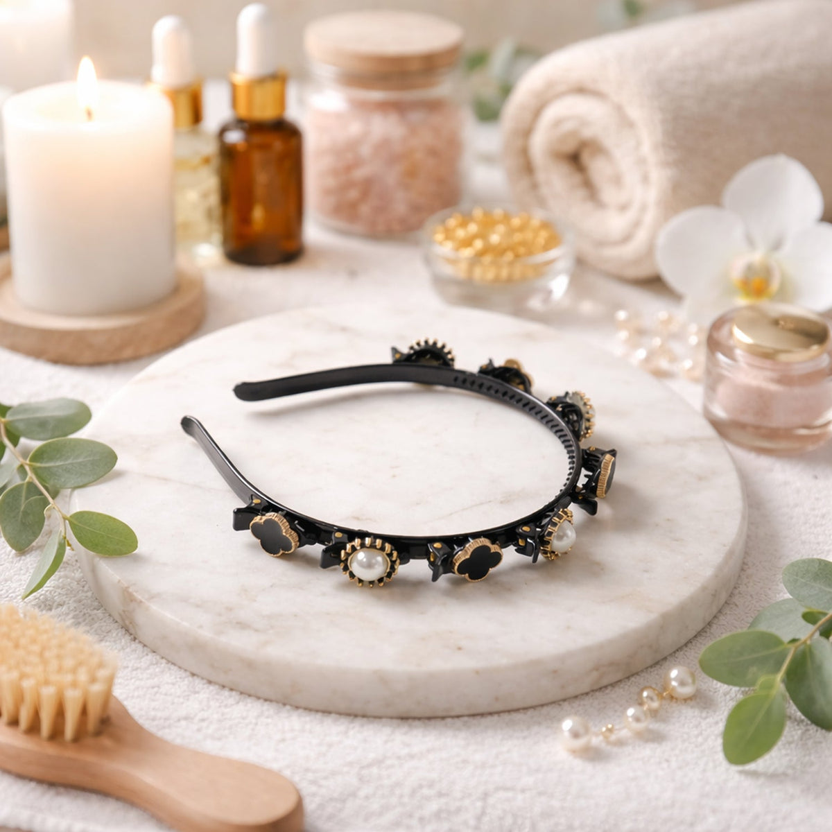 Black gold decorative hairband with floral and pearl design Main image