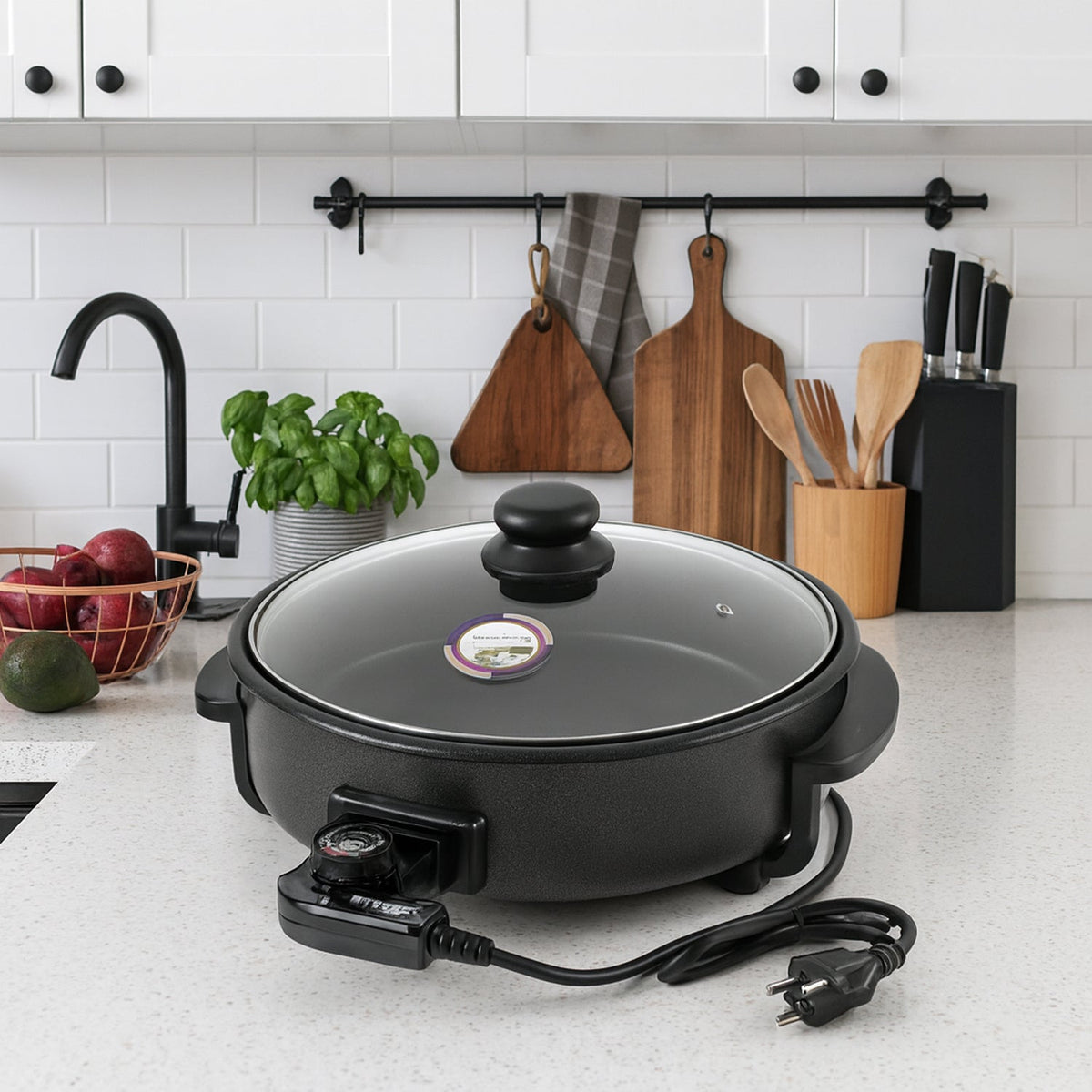 Electric multi-purpose cooker with non-stick surface and transparent lid Main image