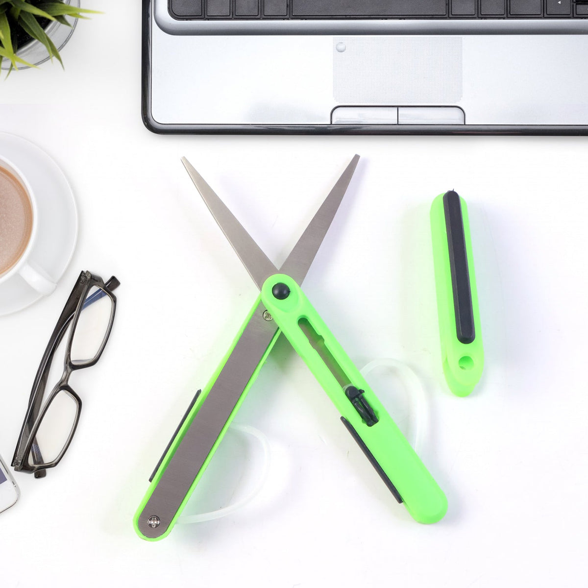 FERVENT Pen Scissors, compact and portable, shown closed with its safety cap. Main image