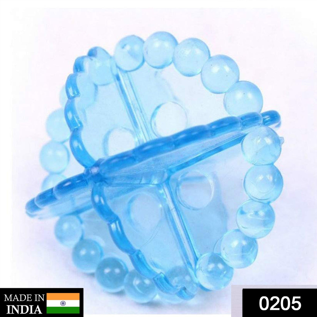 Pack of 4 eco-friendly Detergent-Free Laundry Balls for natural washing. Main image