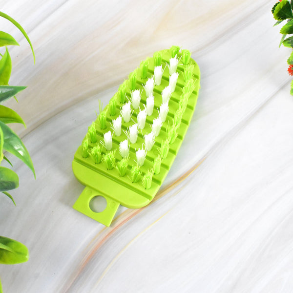 Plastic fruit and vegetable cleaning brush with flexible bristles