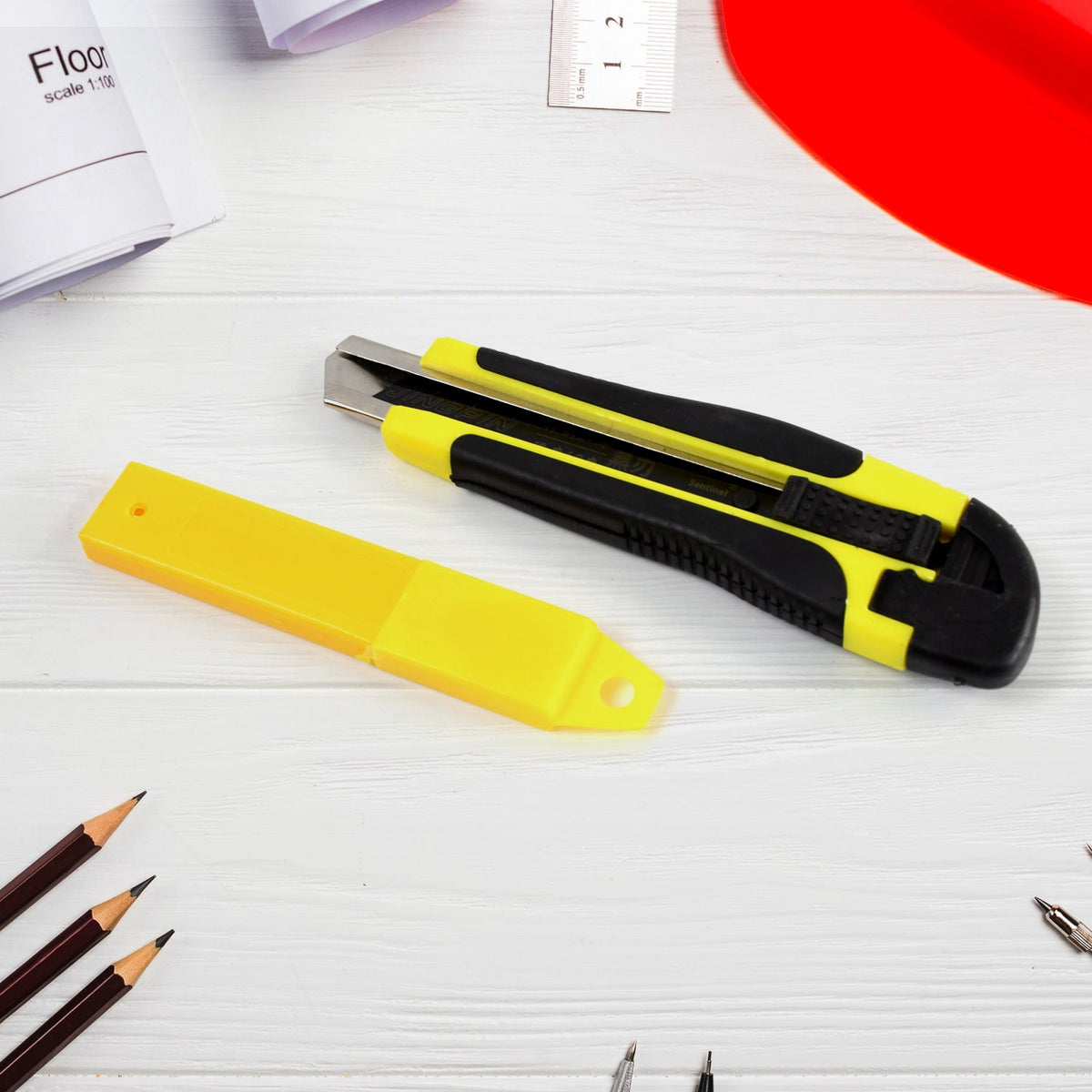 Heavy-duty cutter knife set with extended snap-off blade Main image