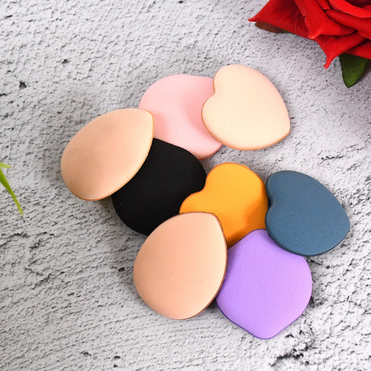 Multicolour mini finger powder puff for precise makeup application Main image