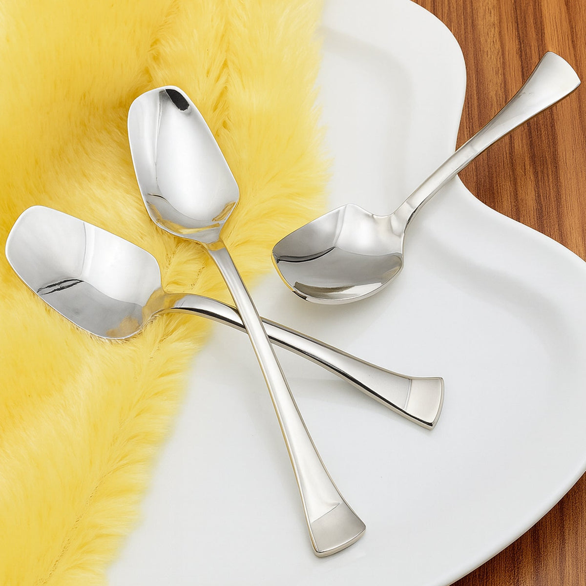 Stainless steel ice-cream spoon set with mirror-polished finish and three spoons Main image