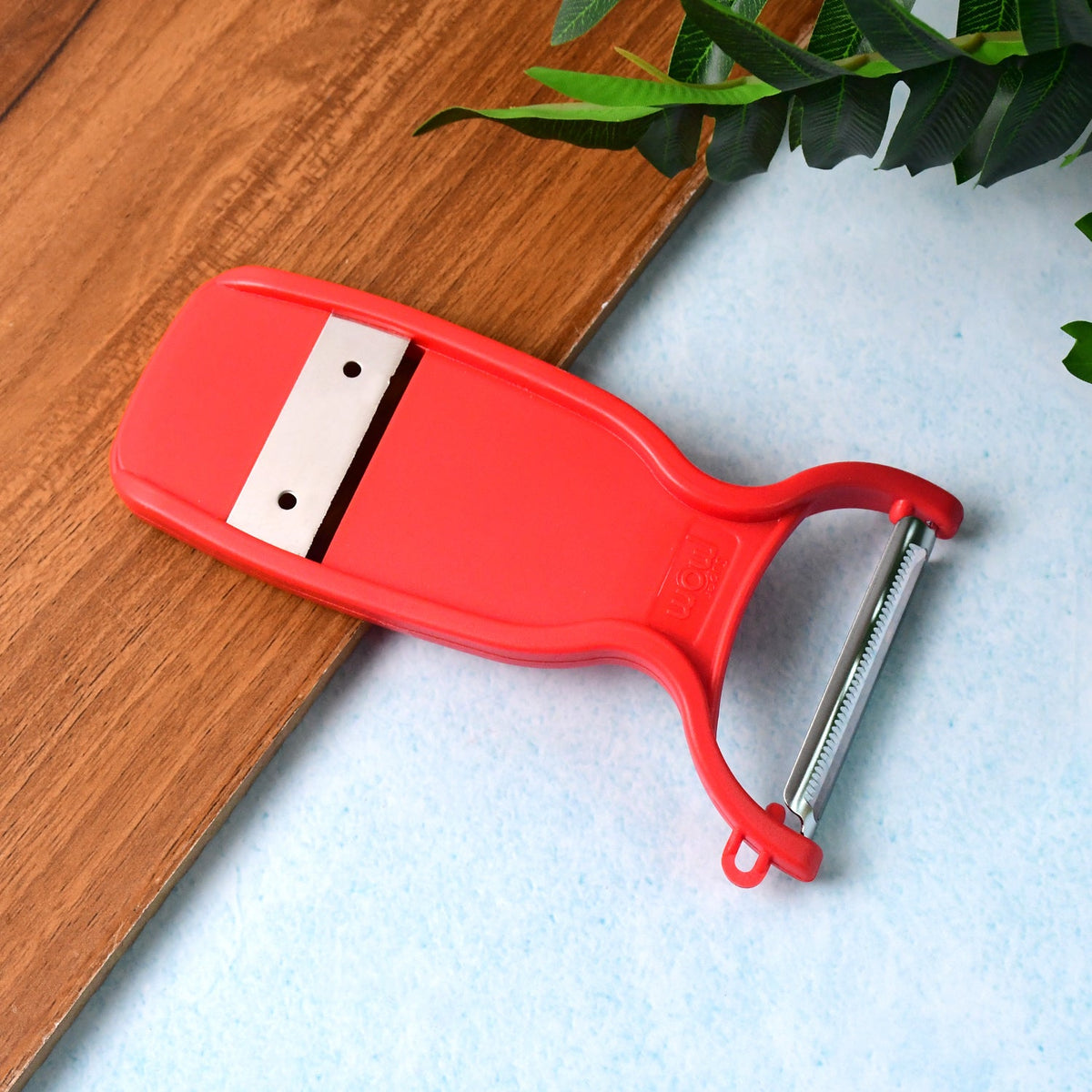 Ultra-sharp stainless steel 2-in-1 slicer and peeler for fruits and vegetables Main image