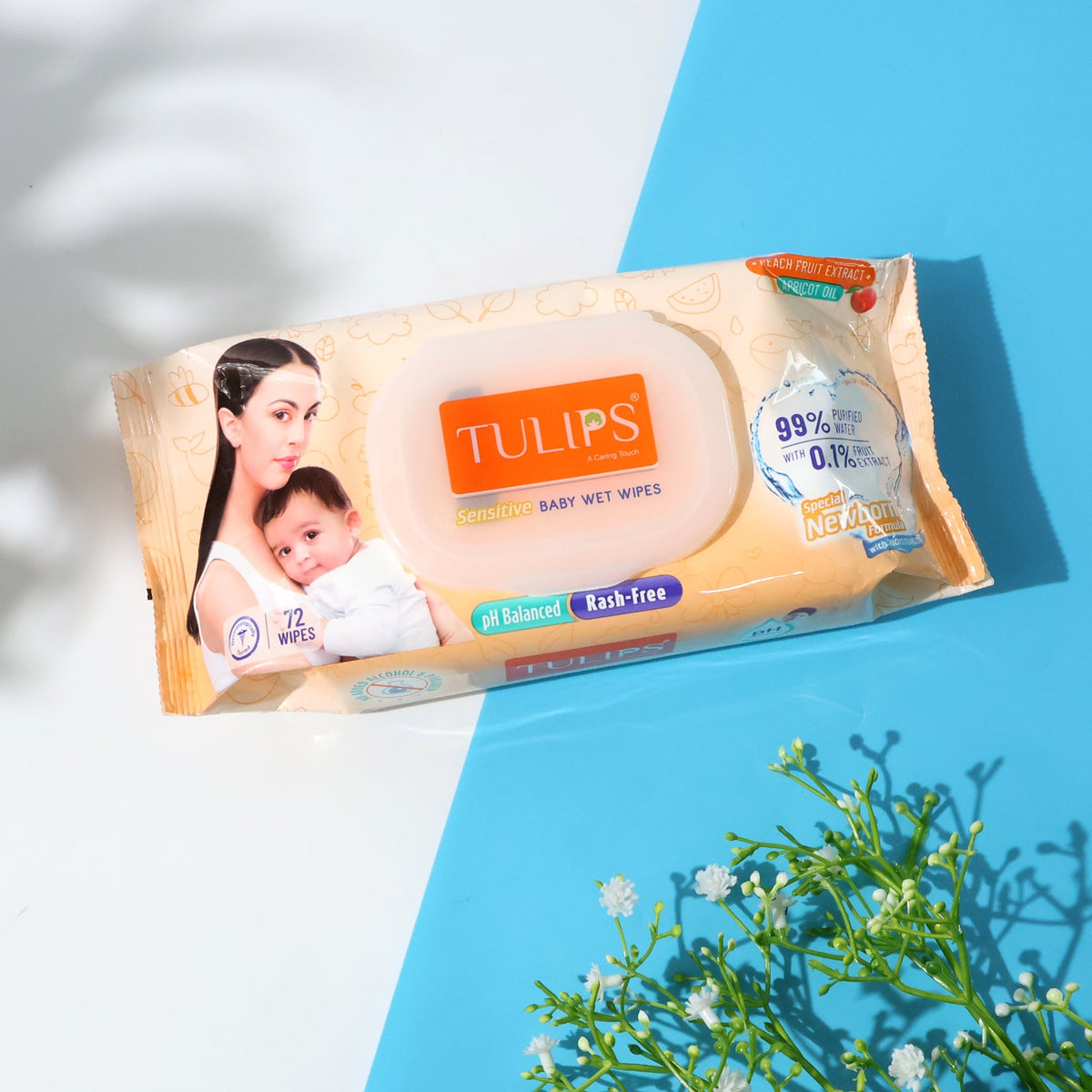 Pack of Sensitive Baby Wet Wipes featuring resealable lid for freshness Main image