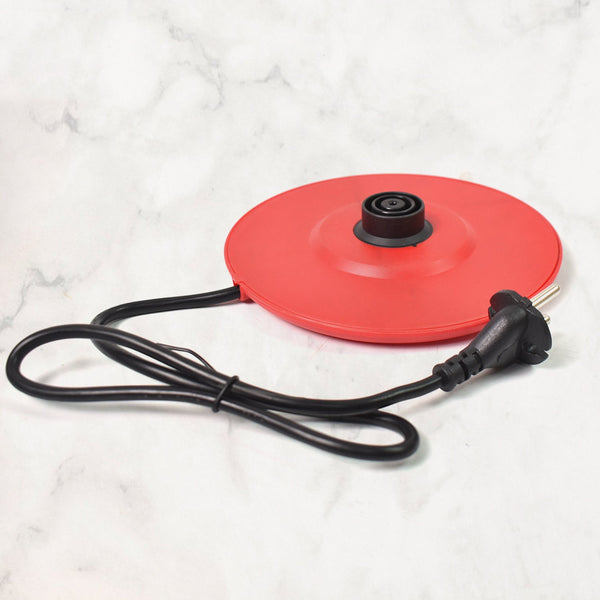 Base of the Siplix stainless steel kettle with integrated cord storage for a tidy kitchen.