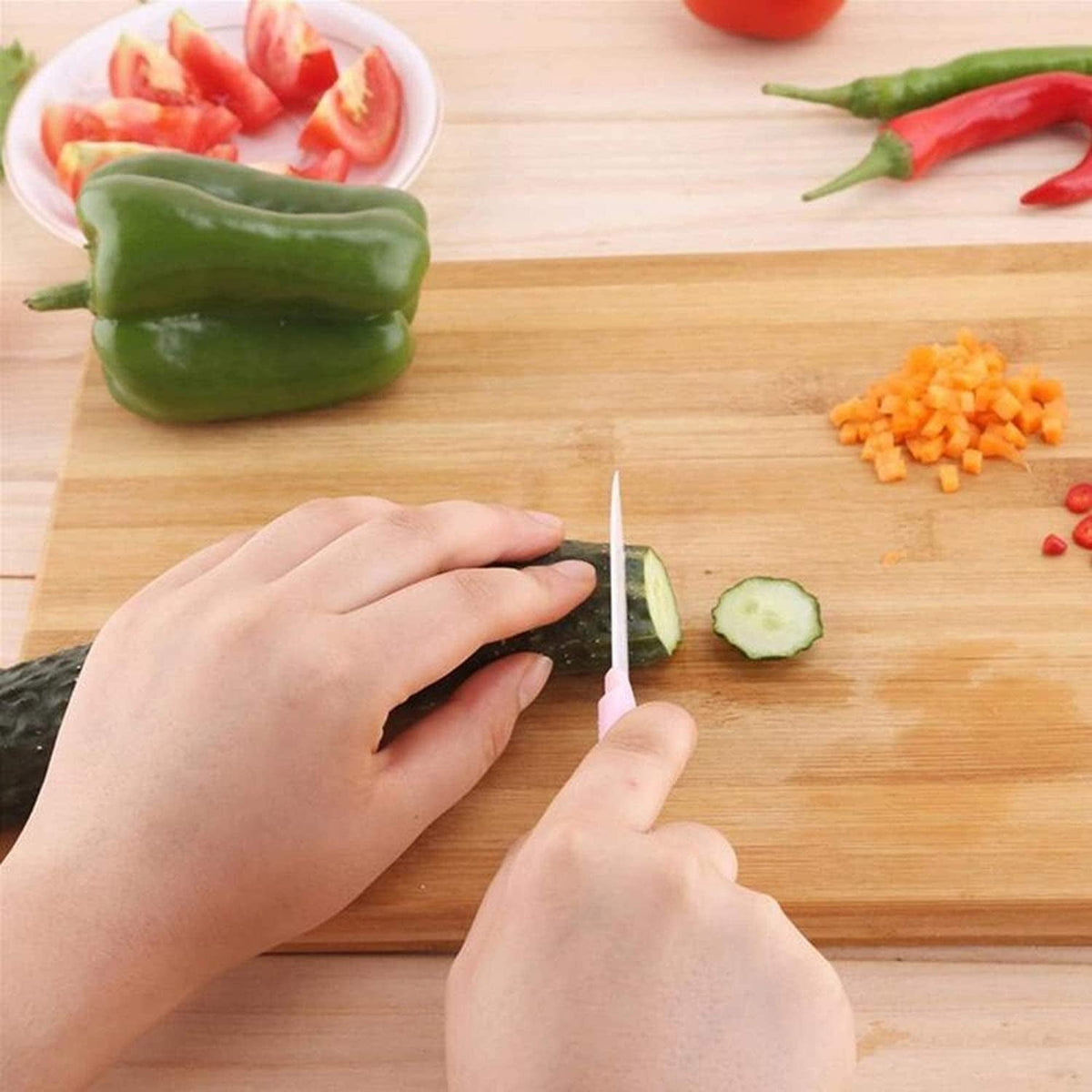 Cisora thick bamboo chopping board with a convenient holder, ready for kitchen use. Main image