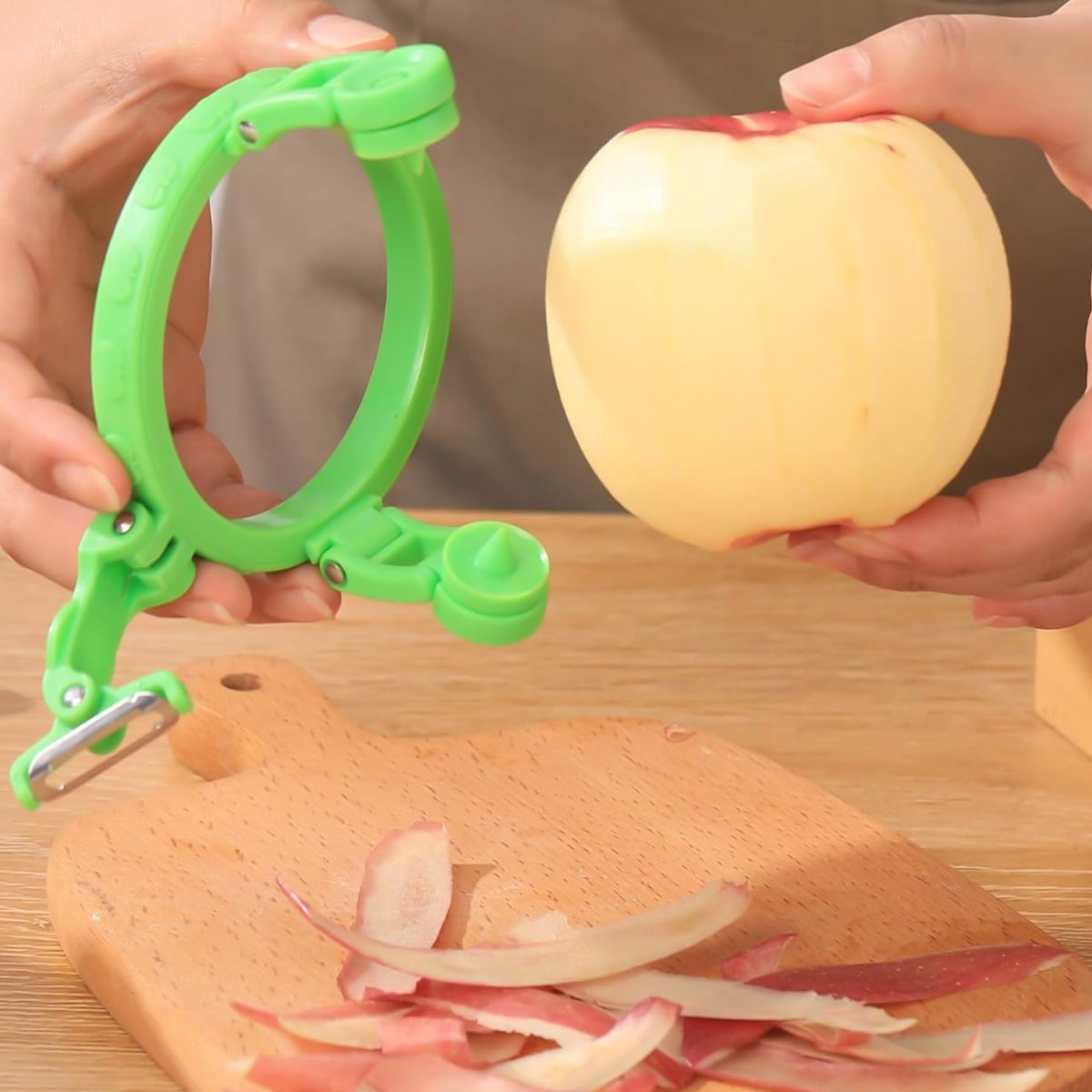Adjustable apple peeler cutter with sharp stainless steel blade and holder ring Main image