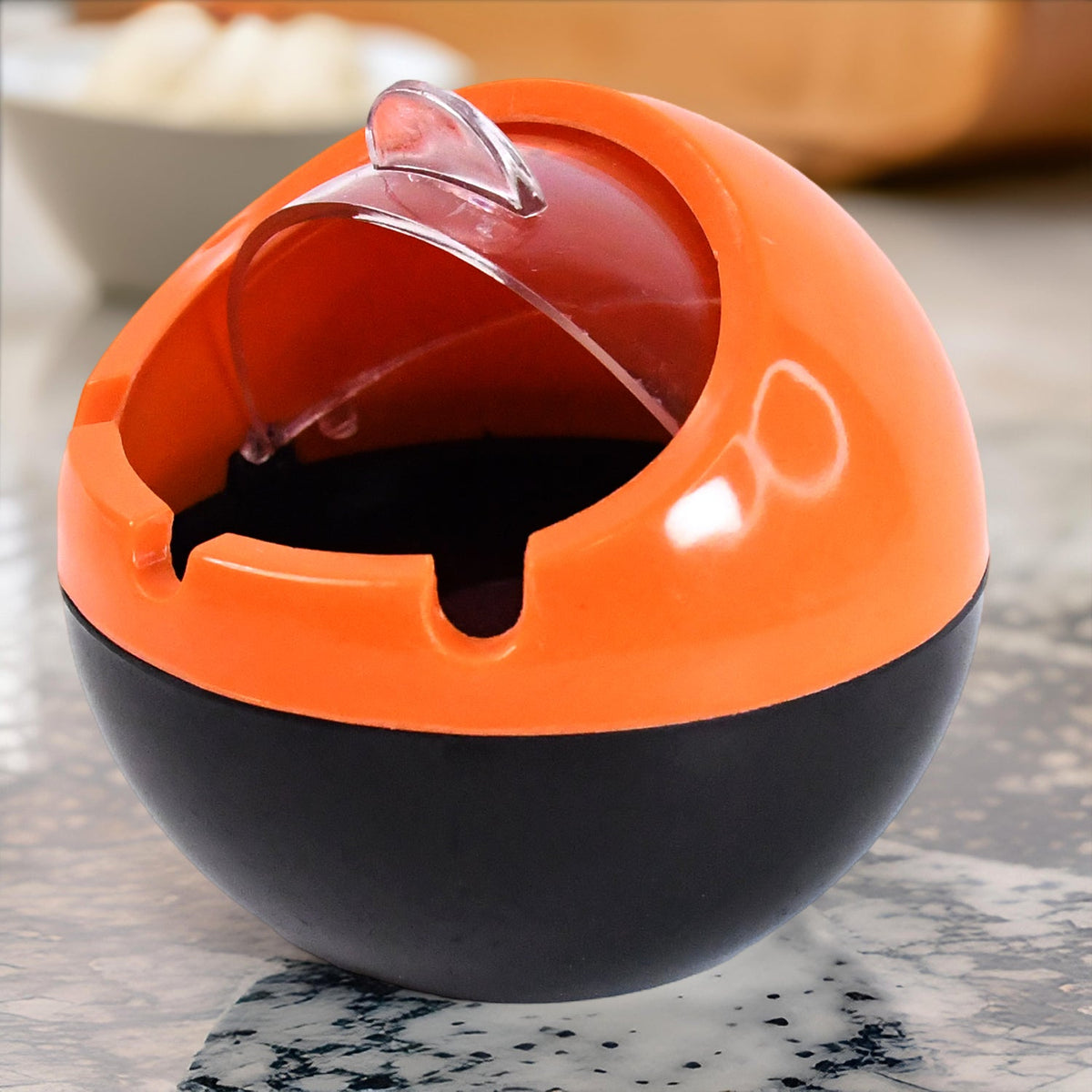 Ball ashtray with lid made of durable PP plastic for smoking areas Main image