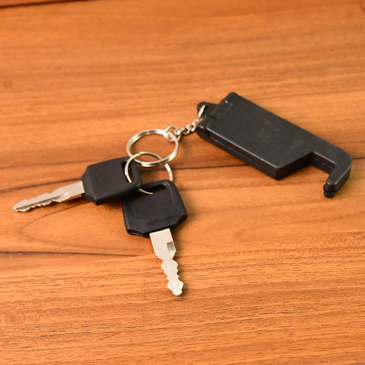 2 in 1 plastic keychain mobile stand set in multicolor for smartphones Main image