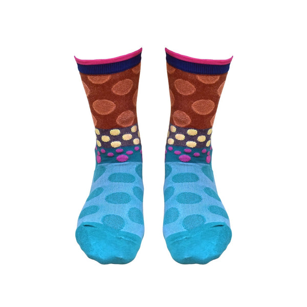 Stylish men's ankle length socks in a versatile shade, perfect for casual or active use.