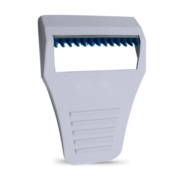 VelvaBloom bikini razor with a protective cap for safe and hygienic storage.