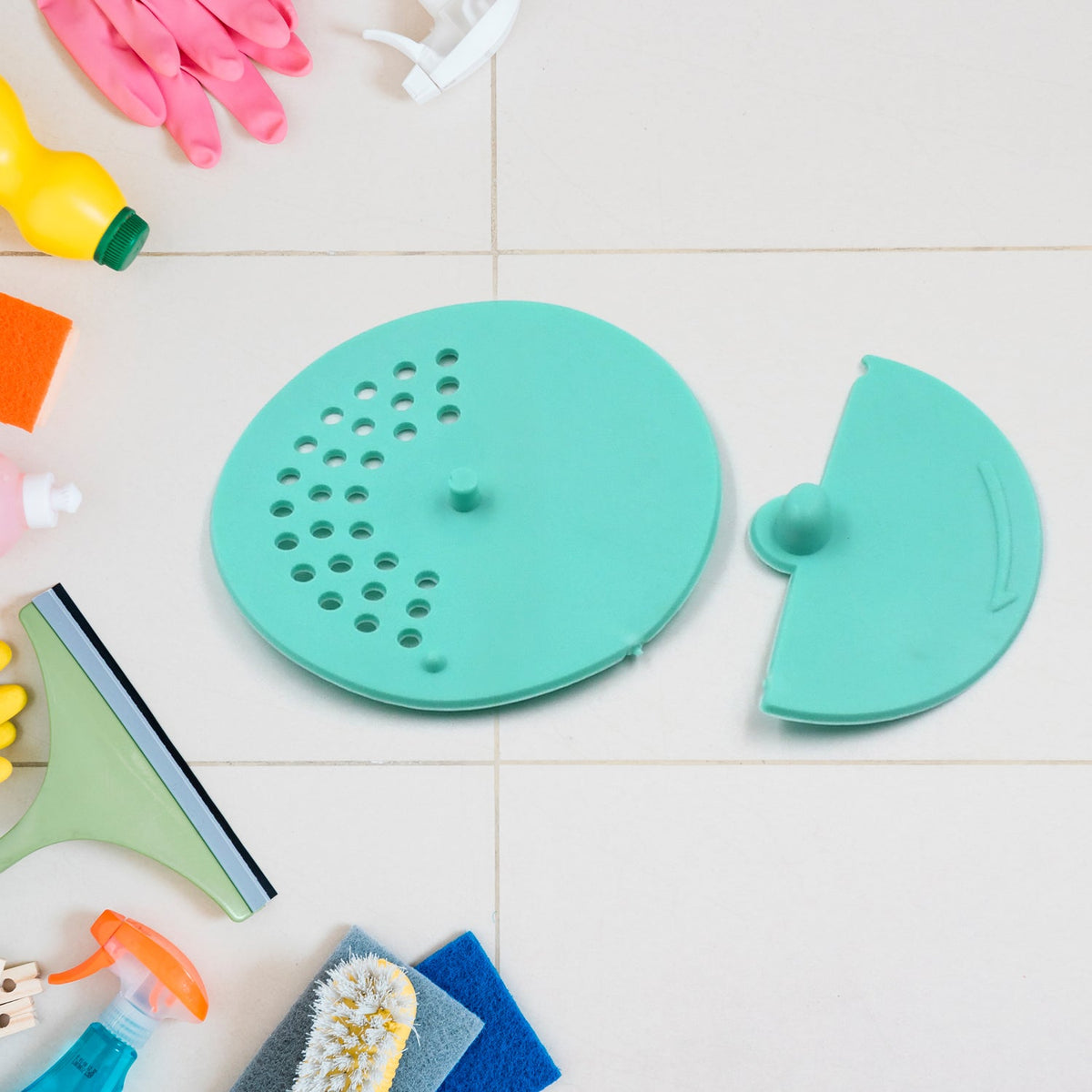 Round rubber anti-odor drain cover in a bathroom shower, preventing hair and debris. Main image