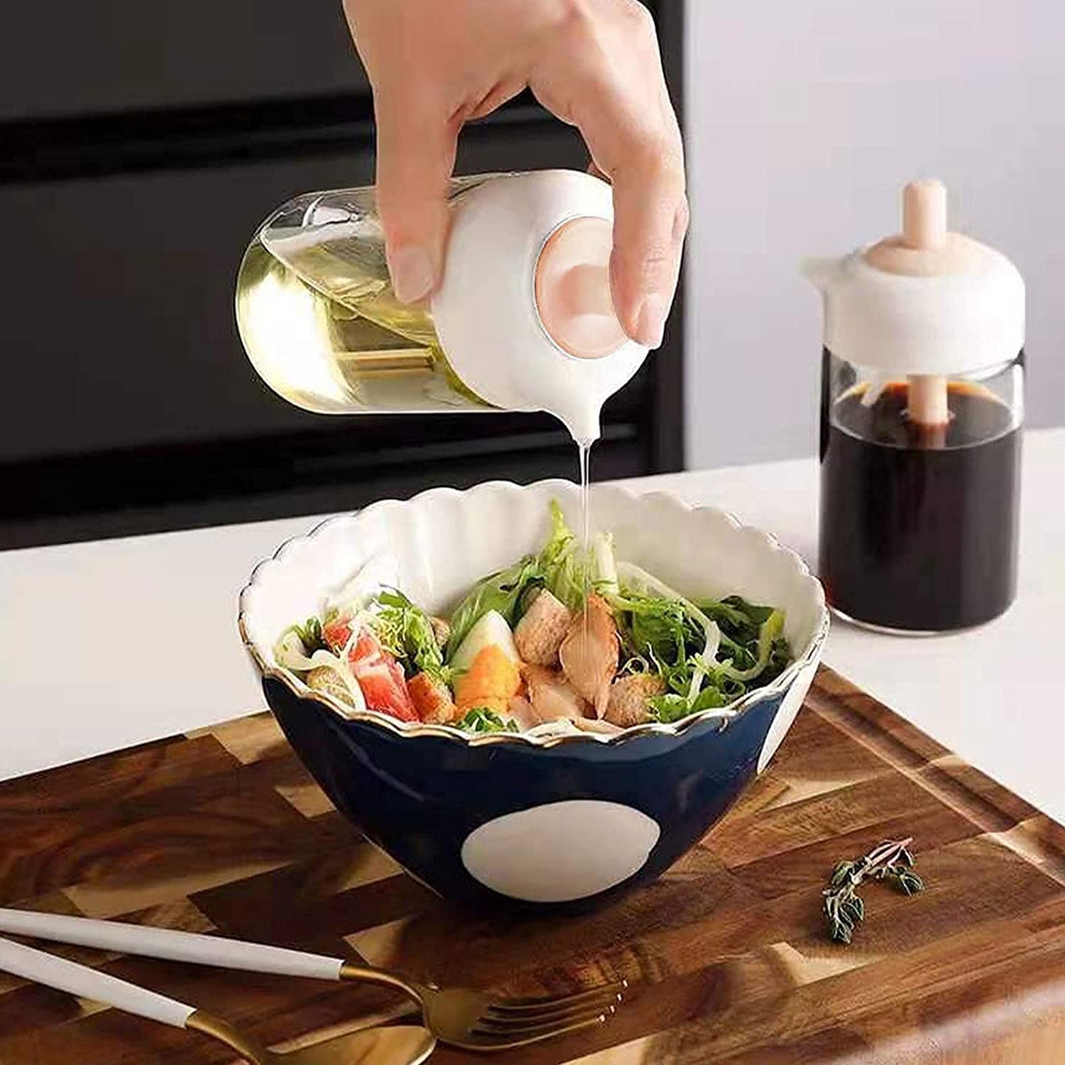2-in-1 Oil Dispenser – Silicone Brush & 250ml | Vastate Secondary image