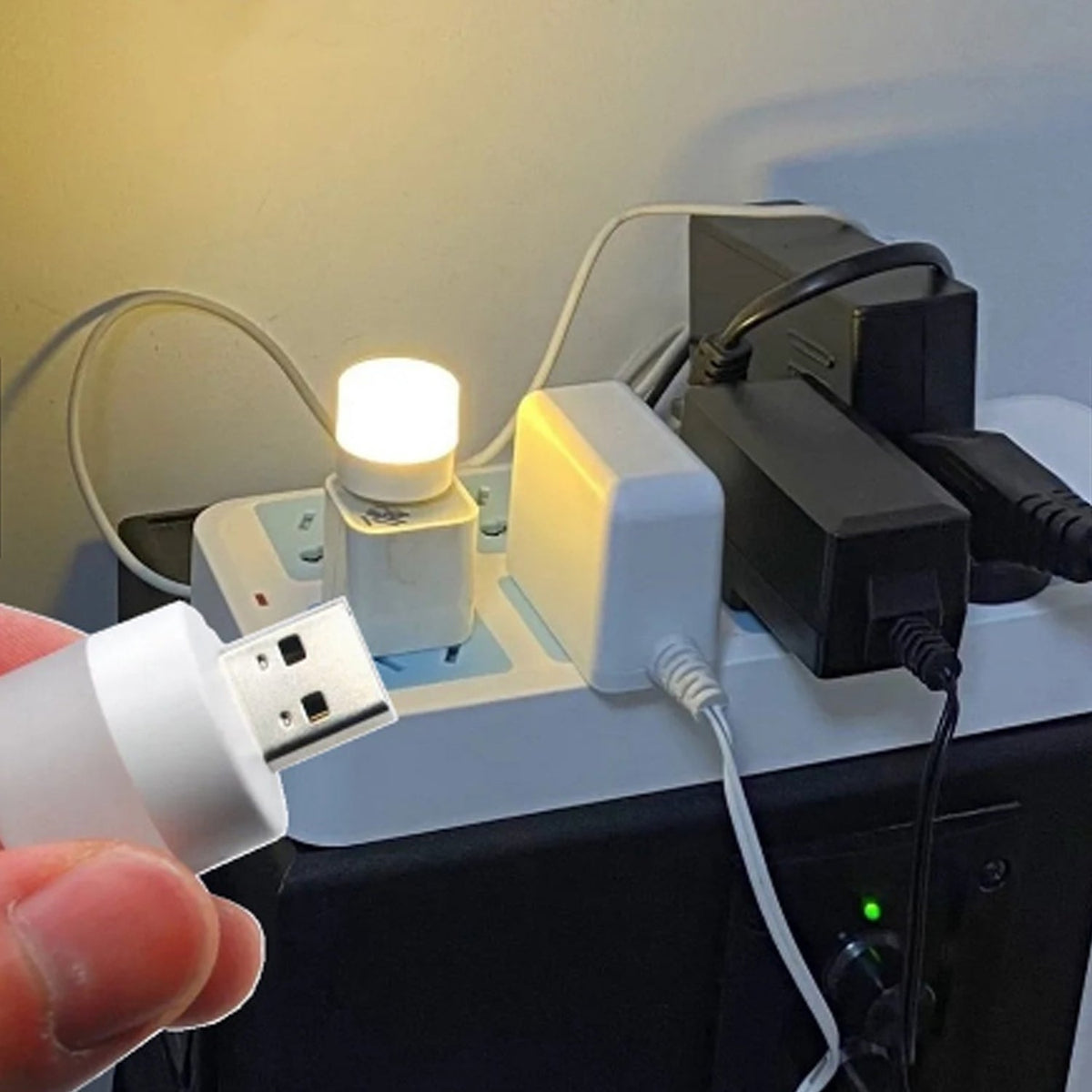 Bright yellow USB LED bulb, perfect for illuminating any room. Main image