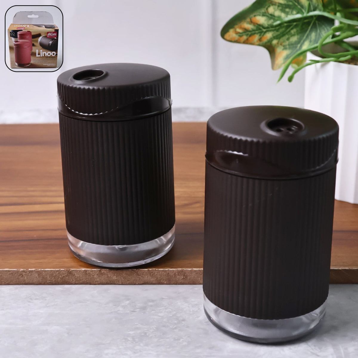 Supermom Linoo Salt & Pepper Dispenser Set with unbreakable bottles and transparent bases Main image