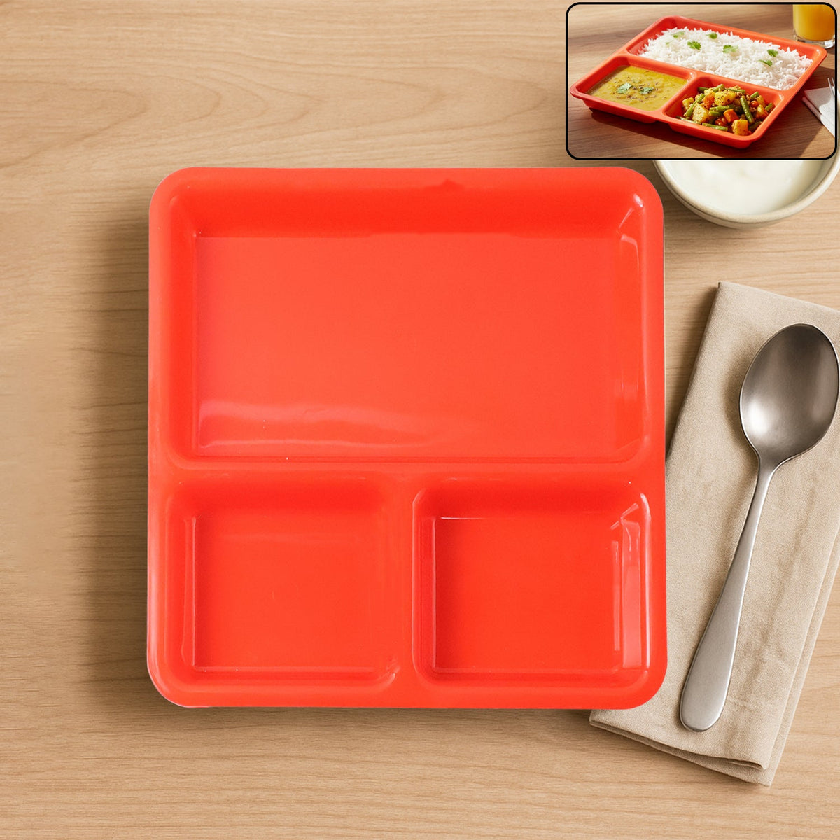Rectangular 3-compartment serving tray in plastic for organized meals. Main image