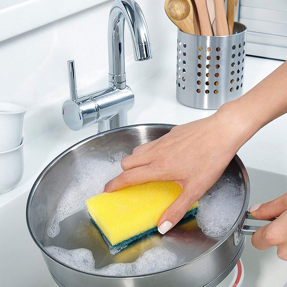 Bathora 2-in-1 scrub sponge with nylon scrubber and soft sponge for versatile kitchen cleaning. Main image