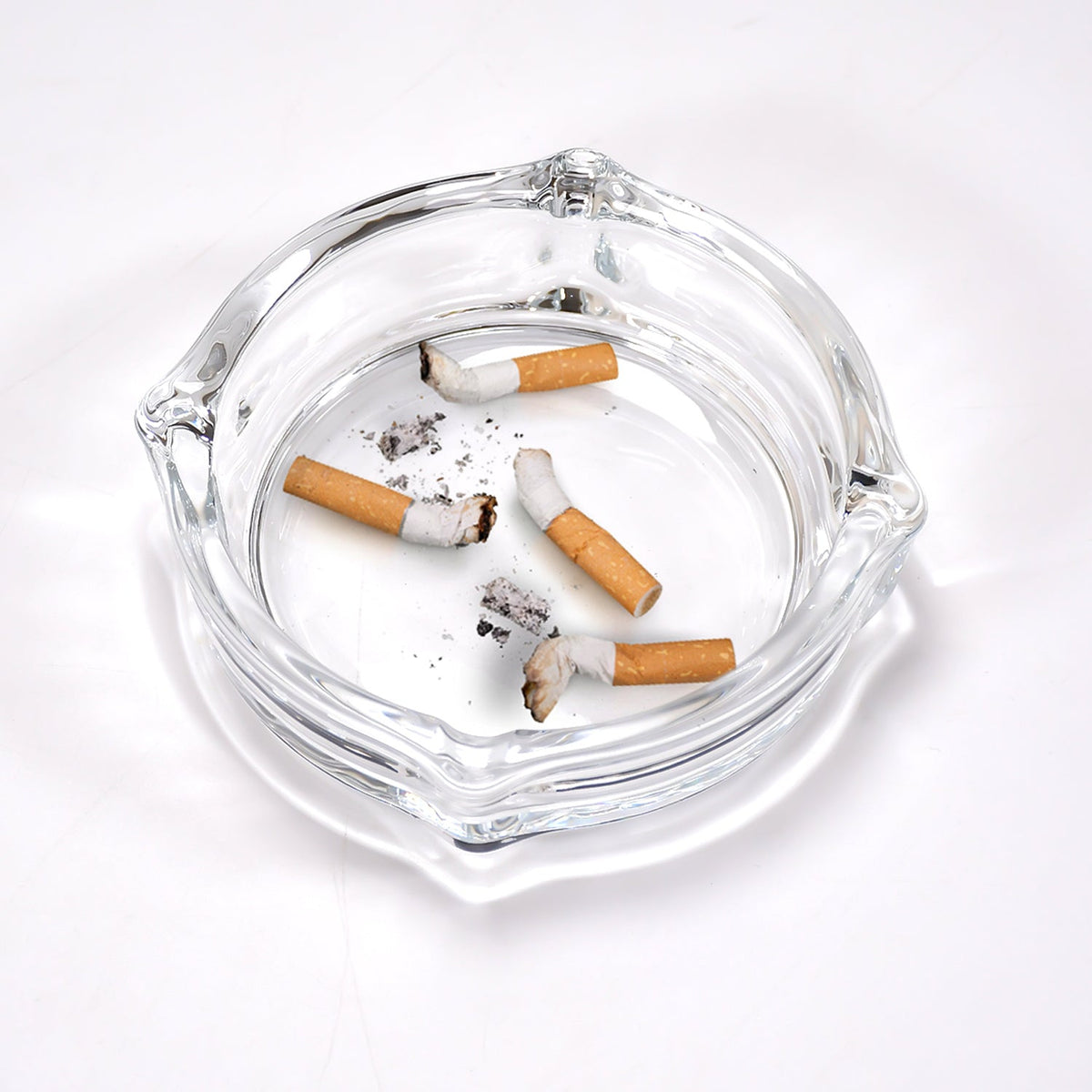 Crystal glass ashtray with a unique faceted design, ideal for cigars and cigarettes. Main image