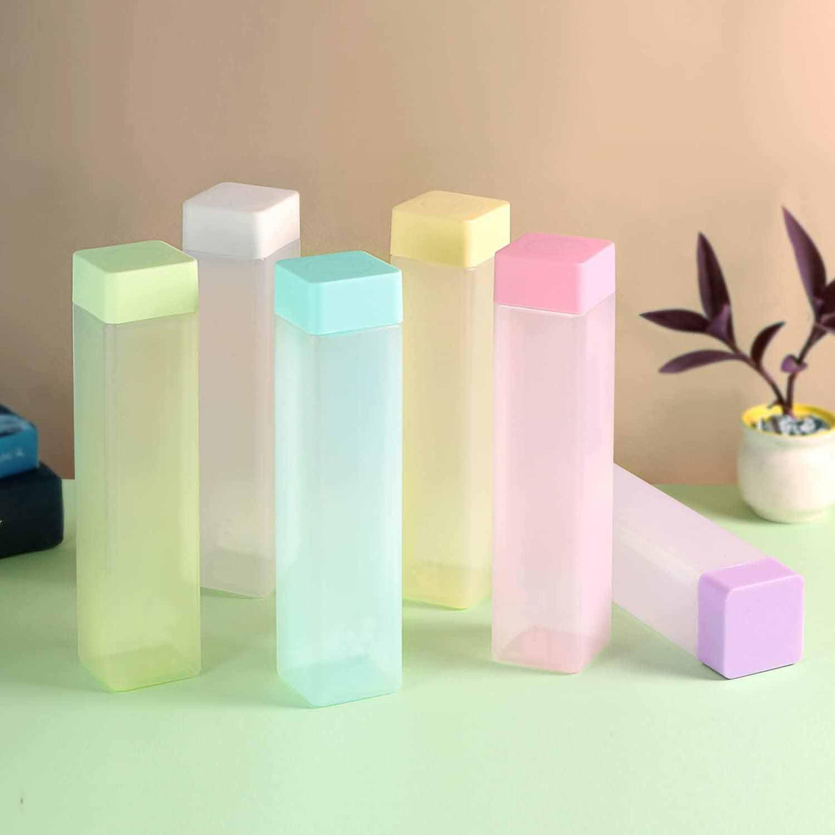 Complete 940ml water bottle set of six, ideal for family hydration. Main image