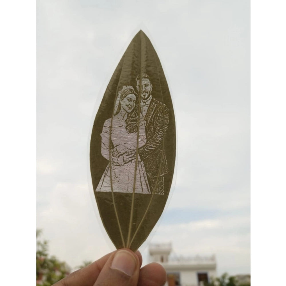 Generic Custom Engraved Leaf Art – Couple Portrait on Natural Leaf Main image