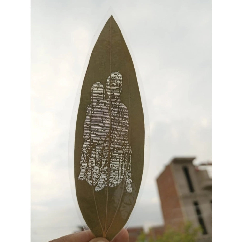 Generic Custom Engraved Leaf Art – Parent And Child Portrait on Natural Leaf Main image