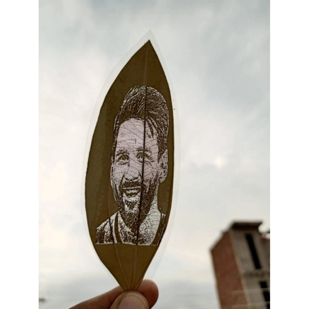 Generic Custom Portrait Leaf Picture – Personalized Engraved Artwork on Natural Leaf Main image