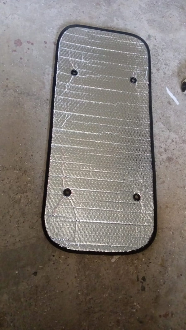 Car sun shade fitting various vehicle types, including SUVs and sedans.