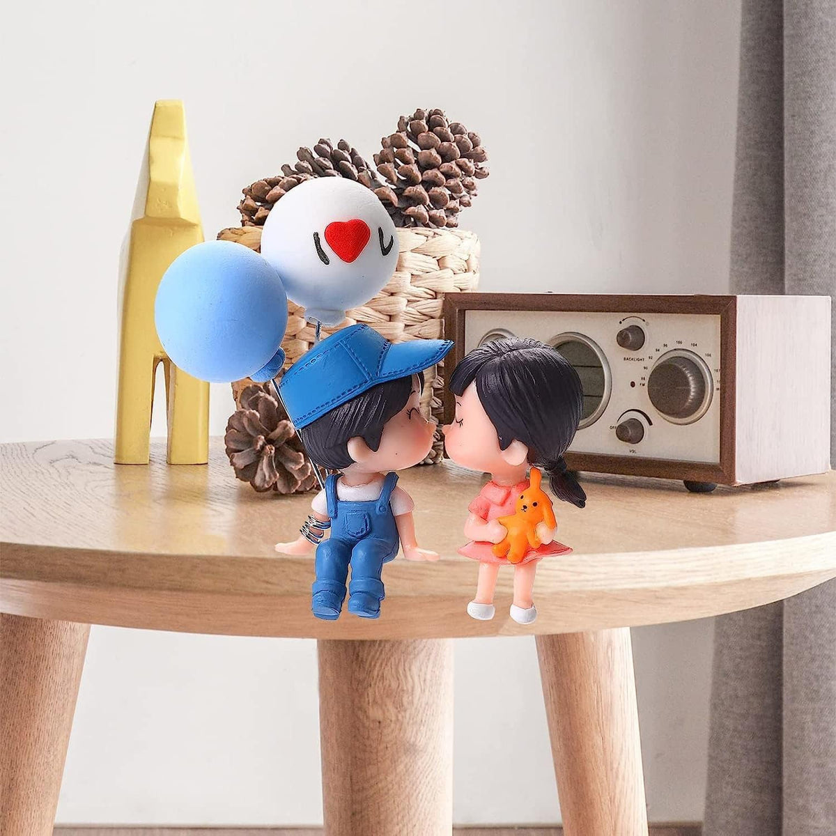 Cute couple car dashboard figurine with romantic design Main image