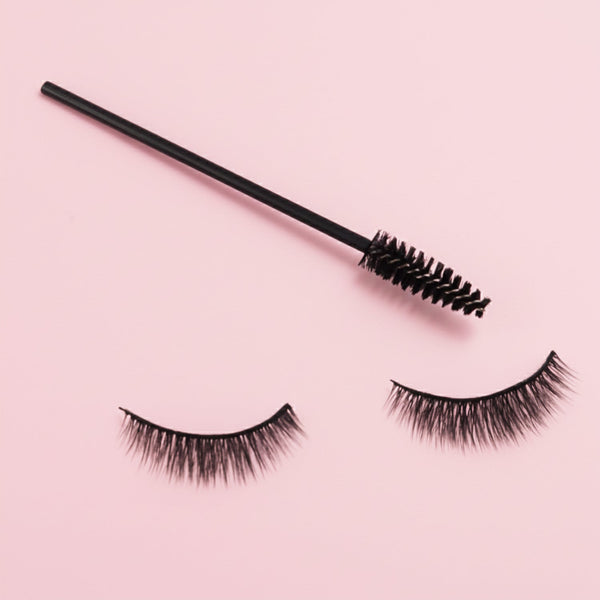Detailed close-up of premium 3D mink eyelashes