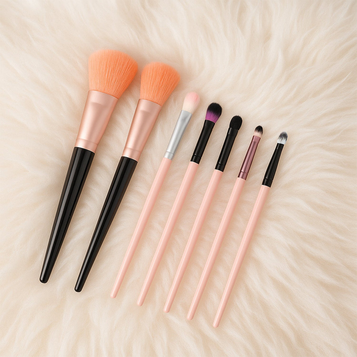 Professional soft makeup brush set with 7 brushes and compact travel pouch Main image