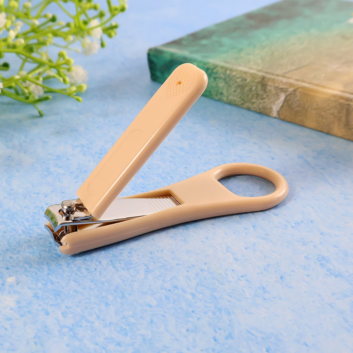 Ergonomic ring-handle nail clipper with curved blades for precise nail trimming Main image