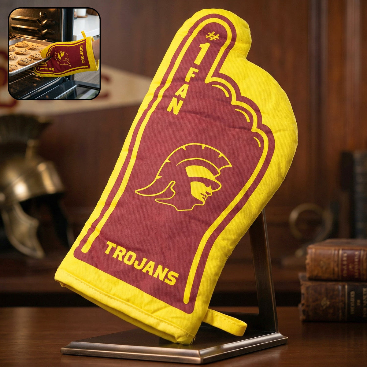 Cotton heat resistant oven mitt ensuring safe hot utensil handling Main image