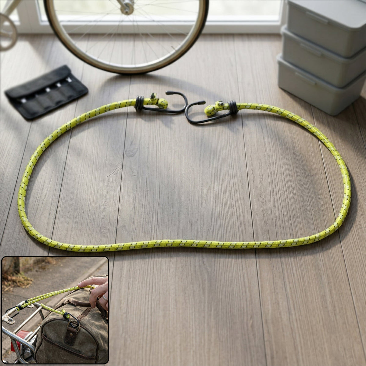 Heavy duty elastic bungee cord with hooks for secure cargo tying Main image