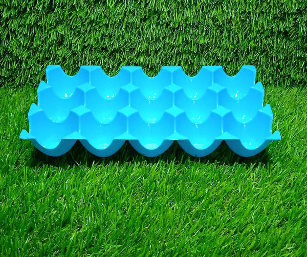 The 15 egg storage tray with its transparent lid securely closed.
