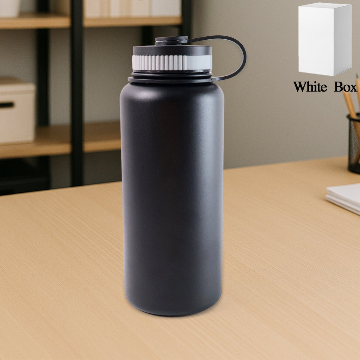 Black stainless steel double wall vacuum-insulated water bottle Main image