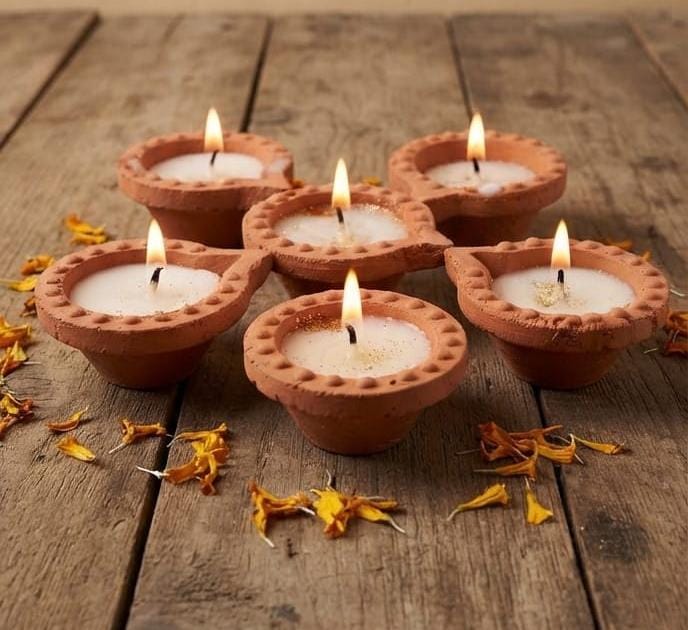 Classic Clay Wax Diya Set Secondary image
