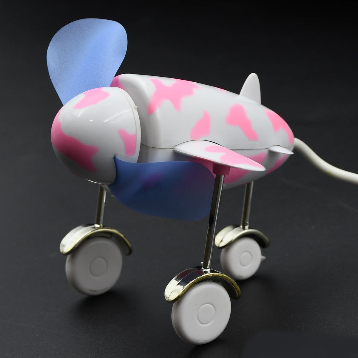 Compact USB plane fan with a unique design for laptops and desktops. Main image