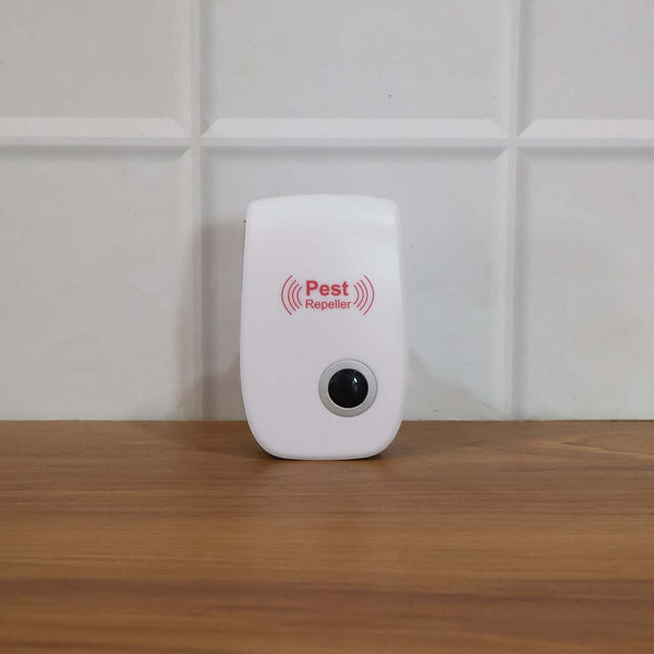 Anti-mosquito ultrasonic plug device for home pest control