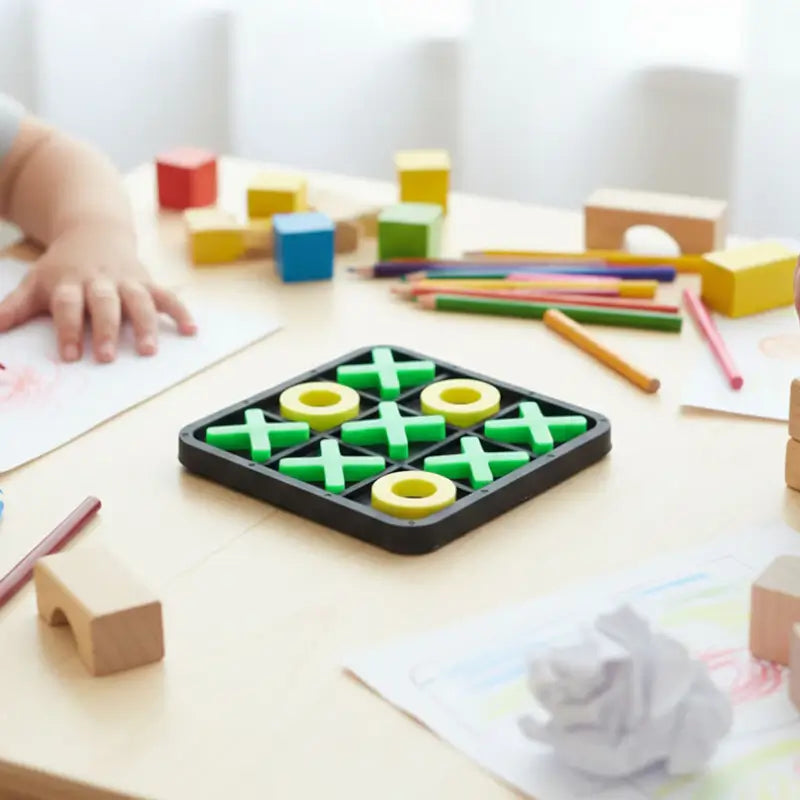 Classic Tic Tac Toe Board Game with Interlocking X & O Pieces Main image